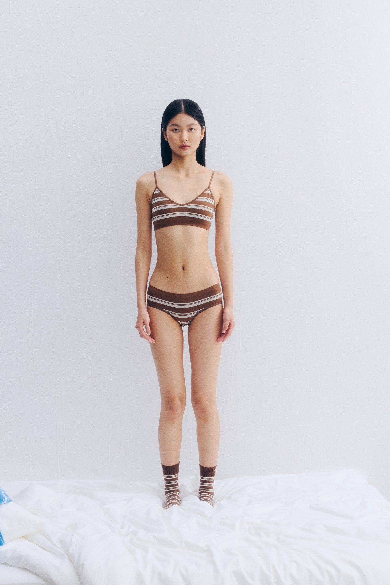 Striped hollowed-out backless Bra