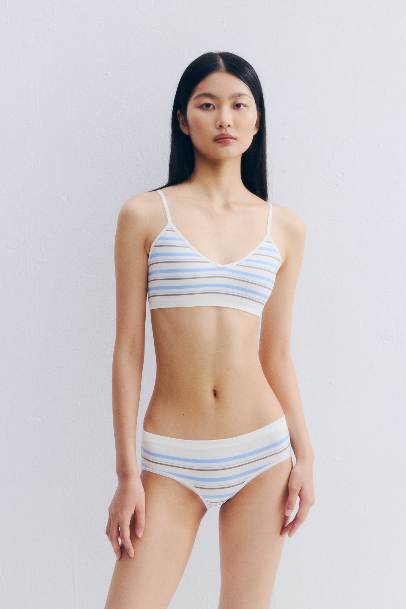 Striped hollowed-out backless Bra