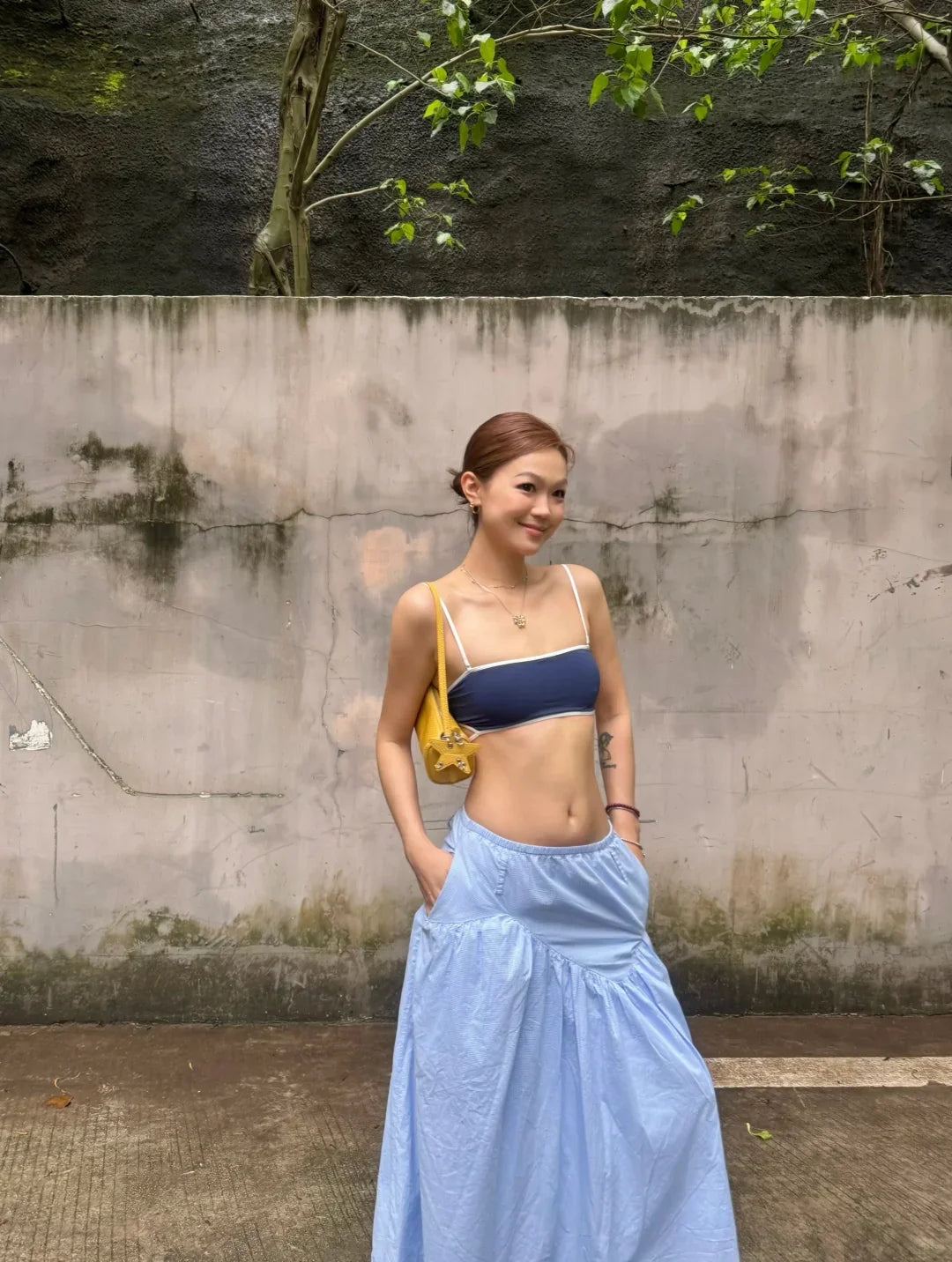 Comfy contrast strap tube bra for summer city walks