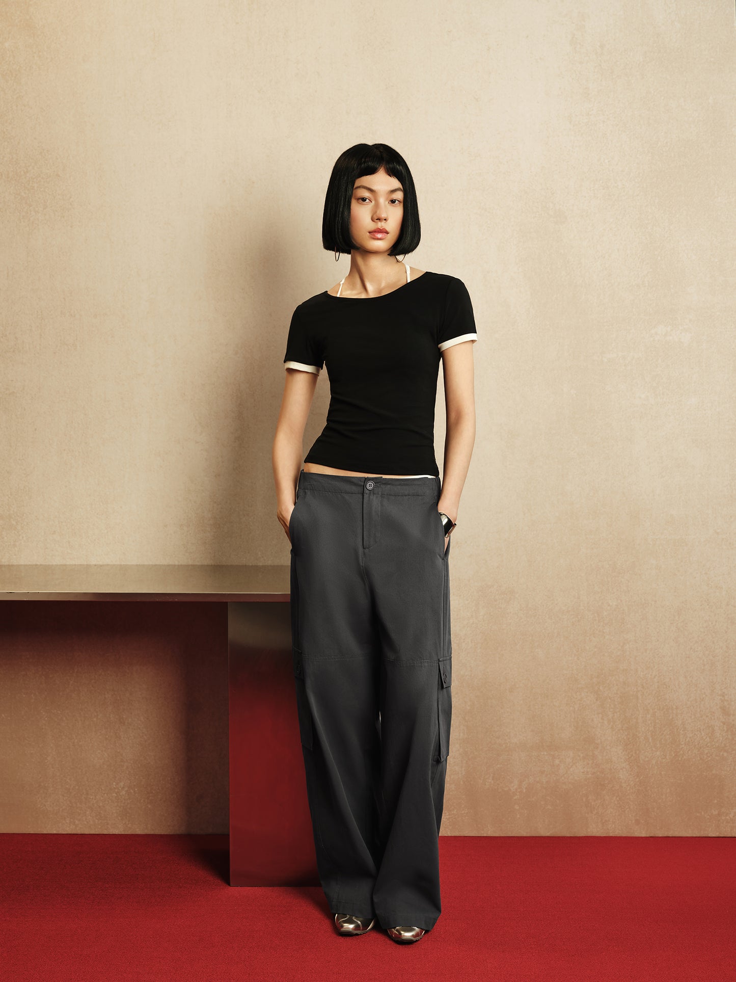 Crew Neck Contrast Cuff Open Back Slim Tee - The Blender
