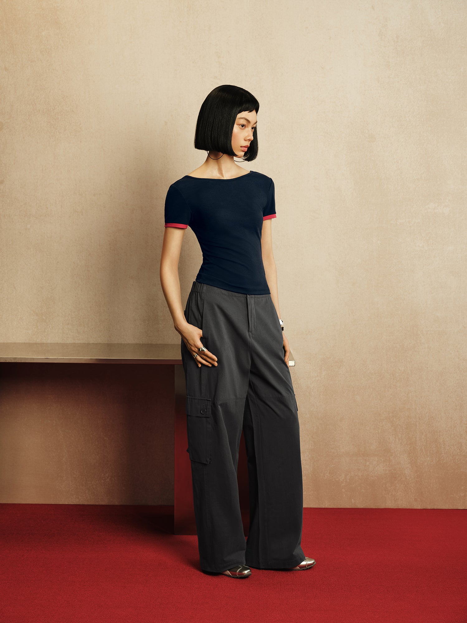 Crew Neck Contrast Cuff Open Back Slim Tee - The Blender