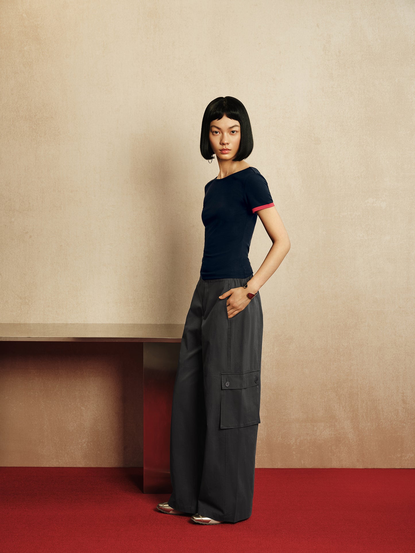 Crew Neck Contrast Cuff Open Back Slim Tee - The Blender
