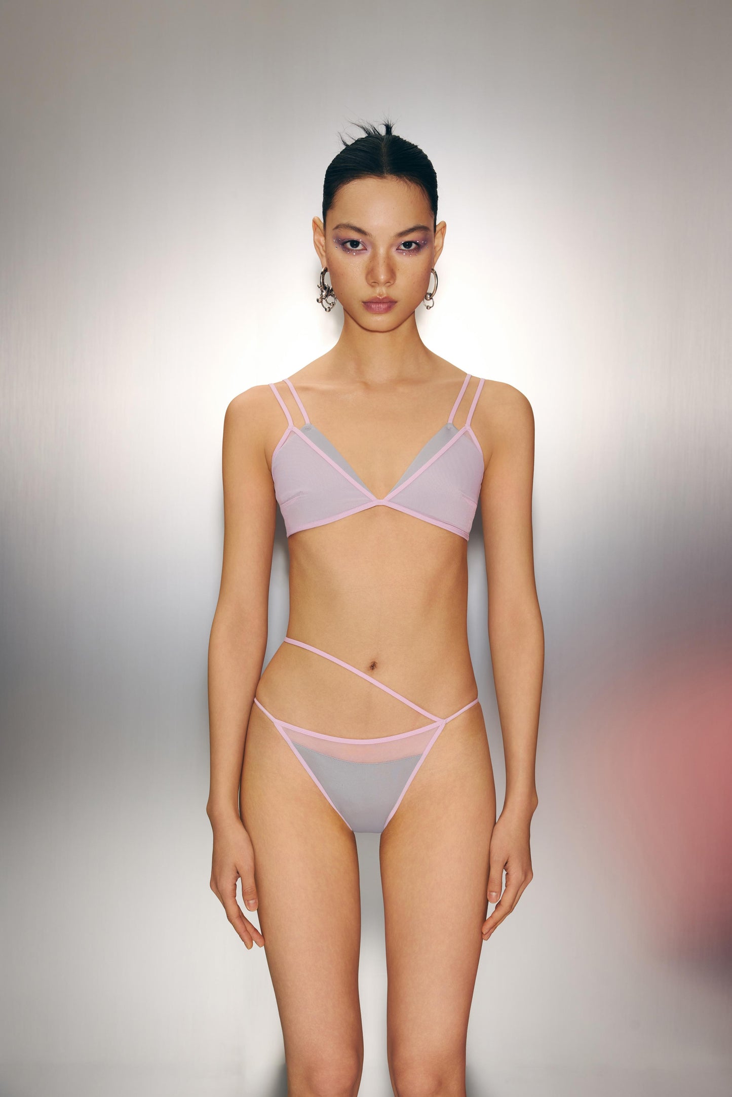 V-Neck Shell Cup Racerback Bra - The Blender