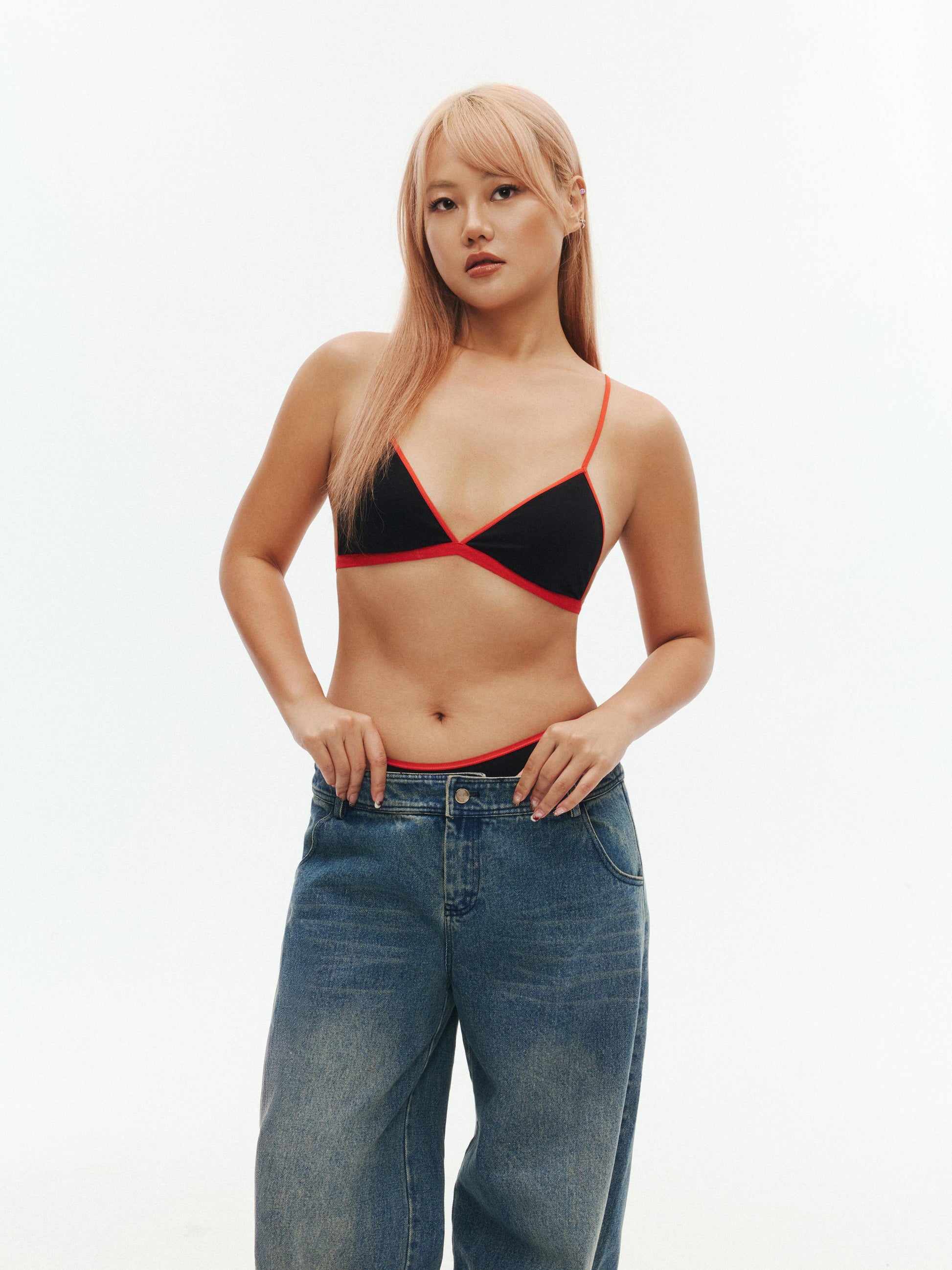 Contrast Color Convertible Cross-Strap Triangle Cup Bra - The Blender