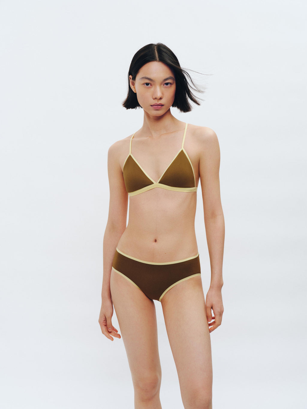 Contrast Color Convertible Cross-Strap Triangle Cup Bra - The Blender