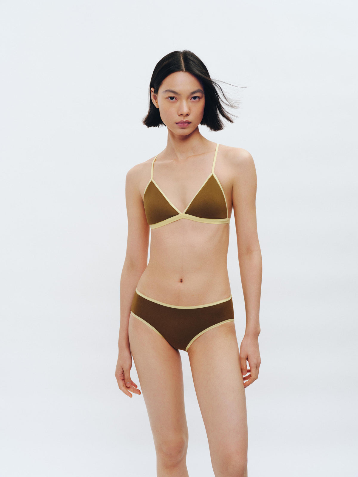 Contrast Color Convertible Cross-Strap Triangle Cup Bra - The Blender