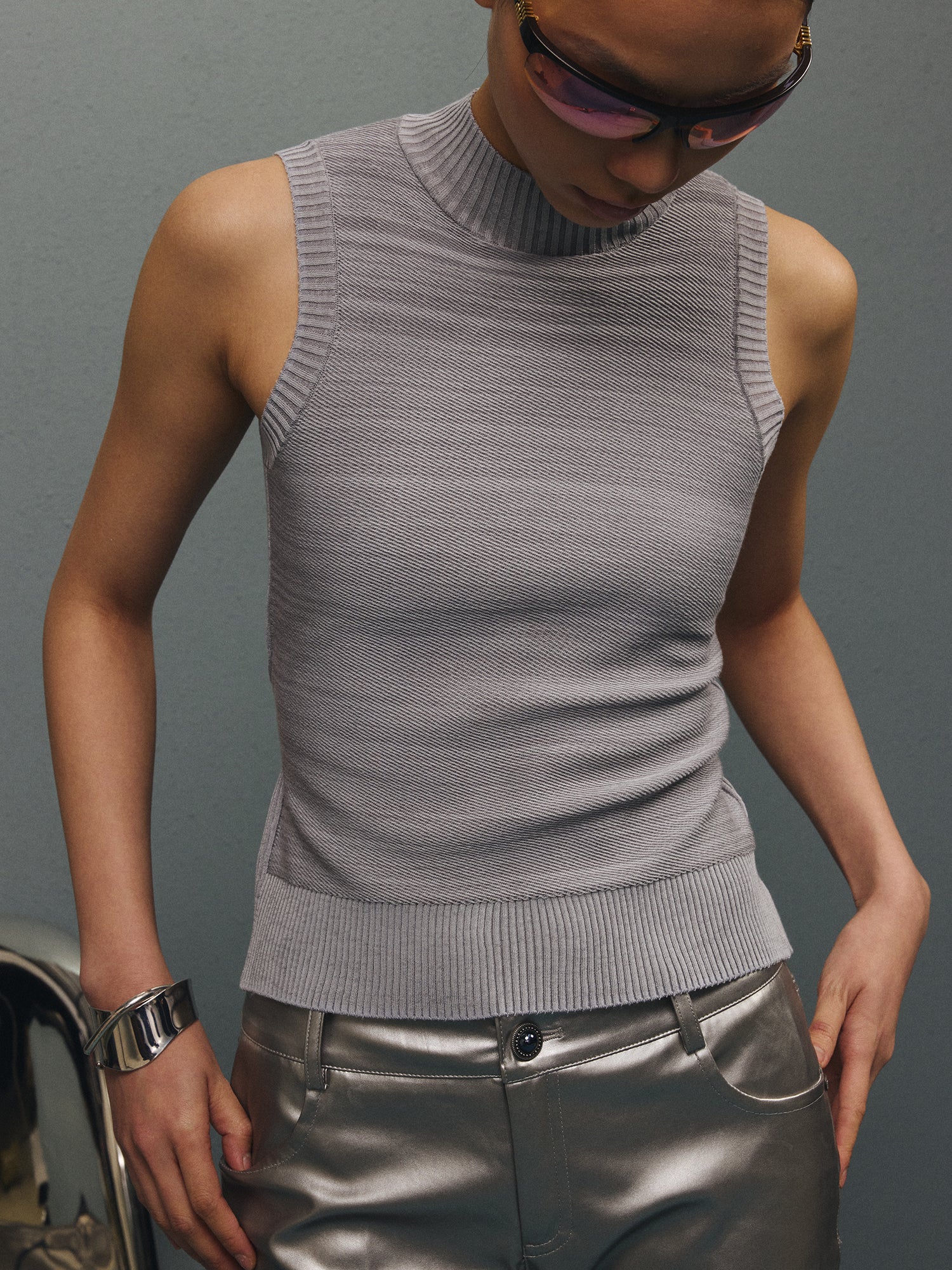 Knit Mock Neck Open-Back Vest/6020TOP 