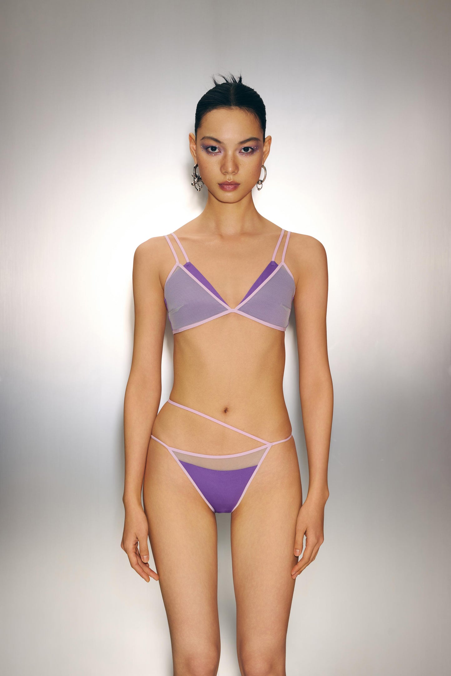 V-Neck Shell Cup Racerback Bra - The Blender