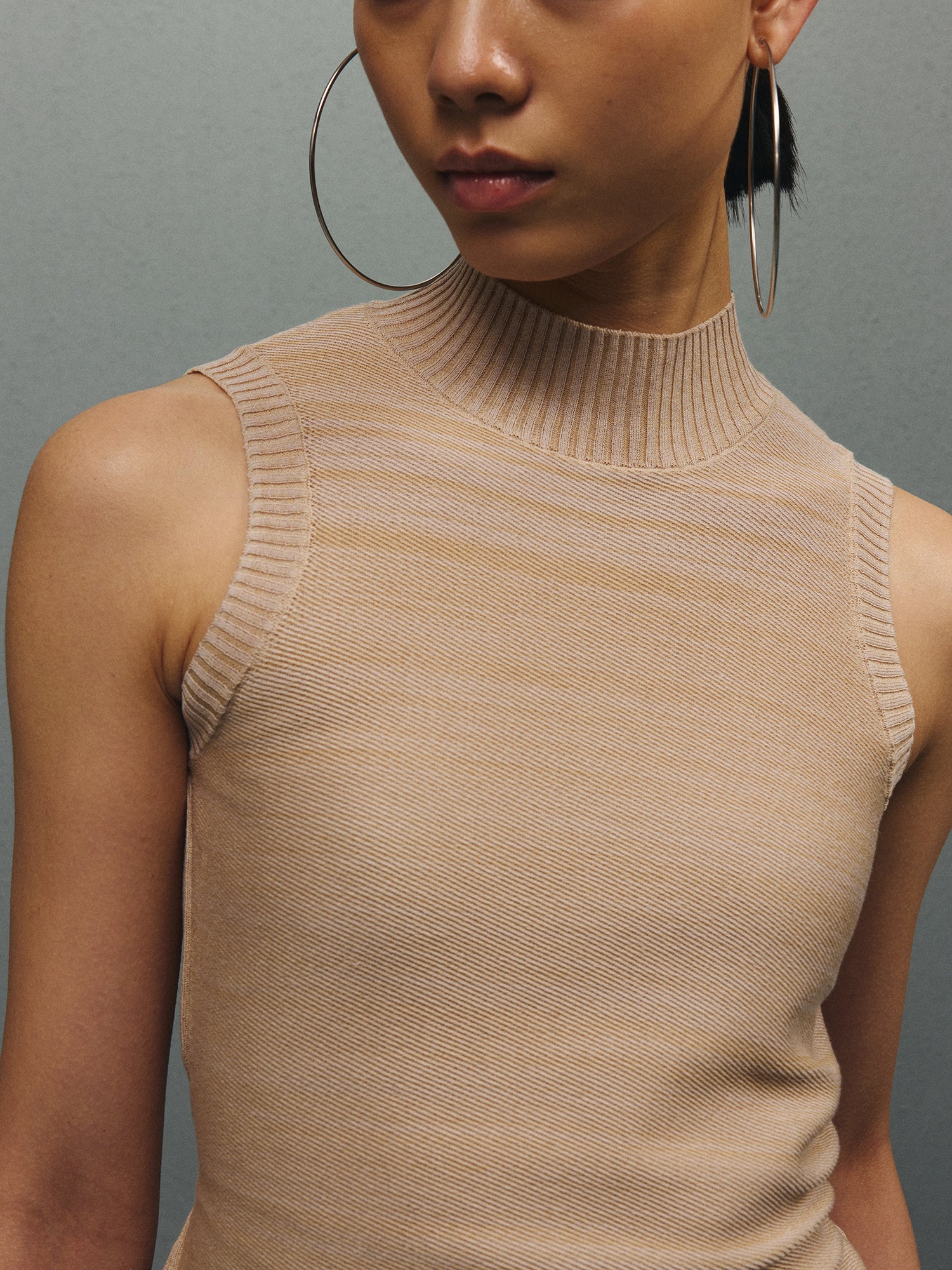 Knit Mock Neck Open-Back Vest/6020TOP 